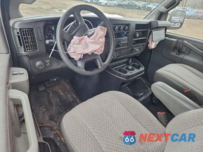 Zdjęcie 8 z 13 samochodu: 2017 GMC SAVANA G2500 DELIVERY VAN VIN:1GTW7AFF2H1911749 - miniatura