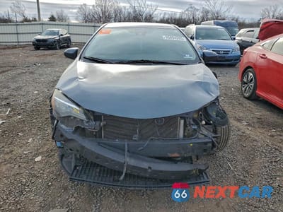 Piąte zdjęcie samochodu w środku: 2018 TOYOTA COROLLA L VIN:5YFBURHE5JP849002 - miniatura