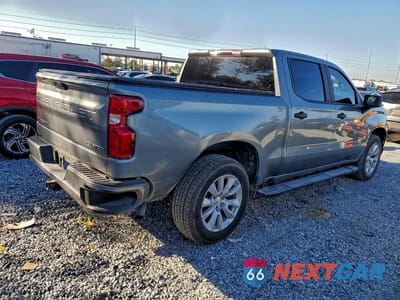 Trzecie zdjęcie samochodu z tyłu: 2021 CHEVROLET SILVERADO C1500 CUSTOM VIN:1GCPWBEHXMZ127489 - miniatura