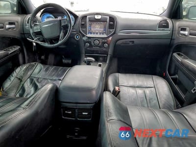 Zdjęcie 8 z 11 samochodu: 2013 CHRYSLER 300 S VIN:2C3CCABG0DH621782 - miniatura