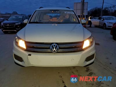 Piąte zdjęcie samochodu w środku: 2017 VOLKSWAGEN TIGUAN S VIN:WVGAV7AX9HK022794 - miniatura