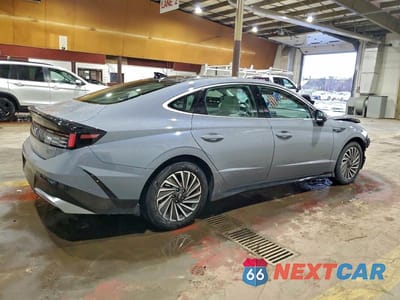 Trzecie zdjęcie samochodu z tyłu: 2025 HYUNDAI SONATA HYBRID VIN:KMHL54JJ5SA103985 - miniatura