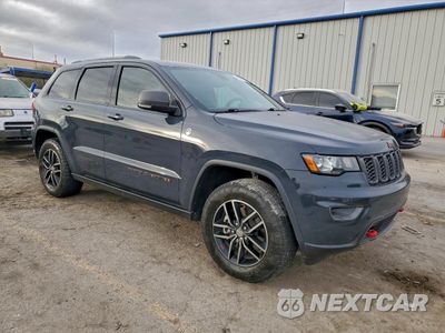 Czwarte zdjęcie samochodu z boku: 2017 JEEP GRAND CHEROKEE TRAILHAWK VIN:1C4RJFLT5HC783727 - miniatura