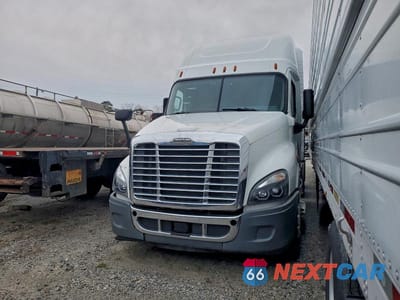Drugie zdjęcie samochodu z przodu: 2018 FREIGHTLINER CASCADIA 125 SEMI TRUCK VIN:3AKJGLDR7JSJH1217 - miniatura