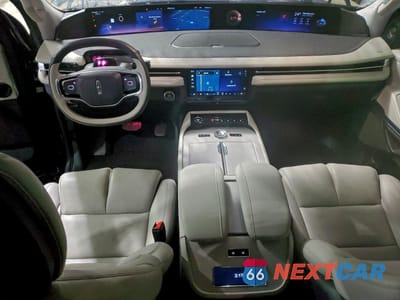 Zdjęcie 8 z 13 samochodu: 2025 LINCOLN NAVIGATOR L RESERVE VIN:5LMJJ3LG9SEL08553 - miniatura