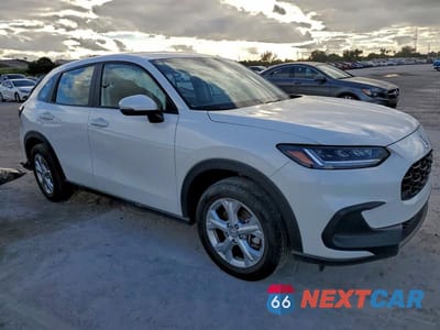 Czwarte zdjęcie samochodu z boku: 2025 HONDA HR-V LX VIN:3CZRZ1H38SM717032 - miniatura