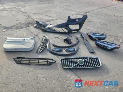 Zdjęcie 13 z 14 samochodu: 2023 VOLVO XC90 CORE VIN:YV4L12PV0P1941294 - miniatura