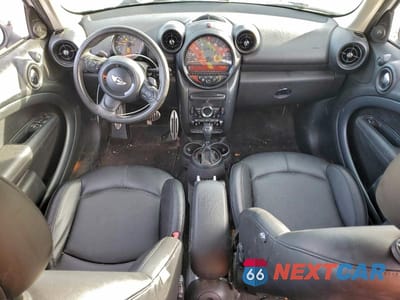 Zdjęcie 8 z 11 samochodu: 2017 MINI COUNTRYMAN VIN:WMWZC5C57GWU00547 - miniatura