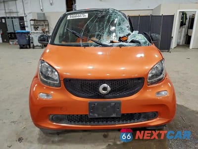 Piąte zdjęcie samochodu w środku: 2016 SMART FORTWO VIN:WMEFJ5DA9GK080065 - miniatura