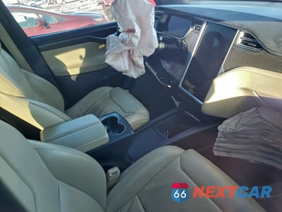 Zdjęcie 8 z 12 samochodu: 2016 TESLA MODEL X VIN:5YJXCBE23GF023800 - miniatura