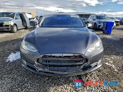 Piąte zdjęcie samochodu w środku: 2015 TESLA MODEL S 85D VIN:5YJSA1H24FFP69371 - miniatura