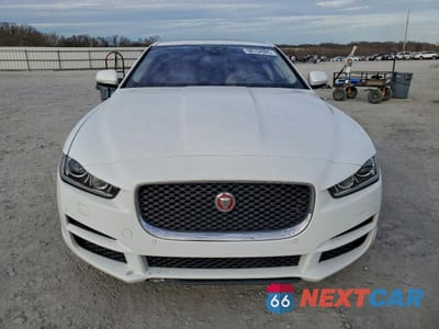 Piąte zdjęcie samochodu w środku: 2017 JAGUAR XE PREMIUM VIN:SAJAD4BG9HA969524 - miniatura