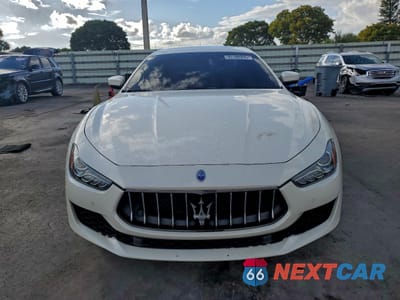 Piąte zdjęcie samochodu w środku: 2018 MASERATI GHIBLI S VIN:ZAM57YTA3J1293095 - miniatura