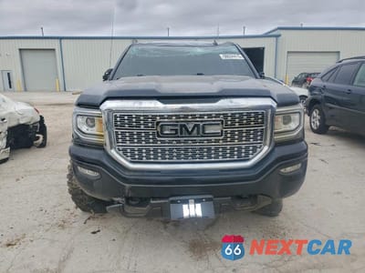 Piąte zdjęcie samochodu w środku: 2017 GMC SIERRA K1500 SLT VIN:3GTU2NEJ2HG351753 - miniatura