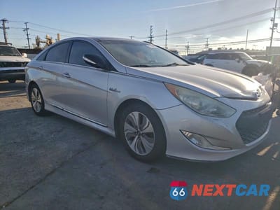 Czwarte zdjęcie samochodu z boku: 2015 HYUNDAI SONATA HYBRID VIN:KMHEC4A47FA126053 - miniatura