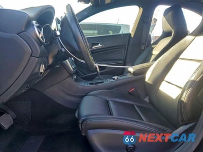 Zdjęcie 7 z 12 samochodu: 2019 MERCEDES-BENZ CLA 250 VIN:WDDSJ4EB4KN772245 - miniatura