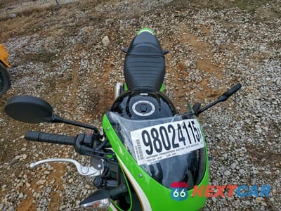 Piąte zdjęcie samochodu w środku: 2020 KAWASAKI ZR900 VIN:JKAZR2E18LA007054 - miniatura