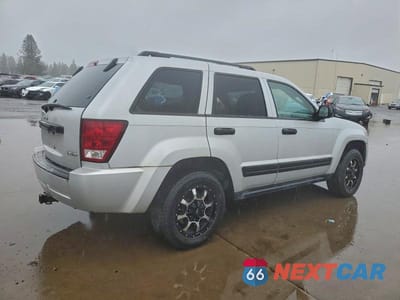 Trzecie zdjęcie samochodu z tyłu: 2005 JEEP GRAND CHEROKEE LAREDO VIN:1J4GR48K95C661334 - miniatura