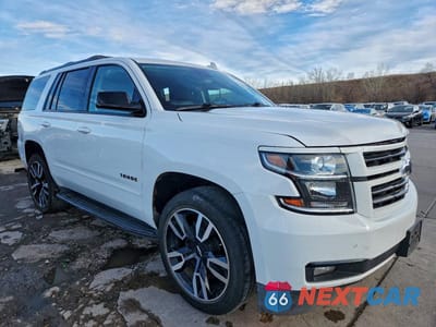 Czwarte zdjęcie samochodu z boku: 2020 CHEVROLET TAHOE K1500 PREMIER VIN:1GNSKCKJ2LR289979 - miniatura