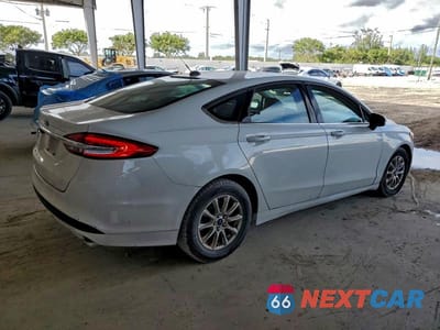 Trzecie zdjęcie samochodu z tyłu: 2018 FORD FUSION S VIN:3FA6P0G74JR270395 - miniatura