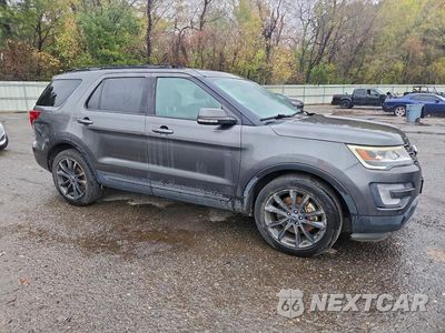 Czwarte zdjęcie samochodu z boku: 2017 FORD EXPLORER XLT VIN:1FM5K7D85HGD48903 - miniatura