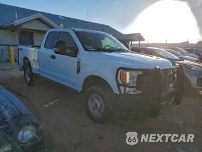 Czwarte zdjęcie samochodu z boku: 2017 FORD F250 SUPER DUTY VIN:1FT7X2B64HEF18280 - miniatura
