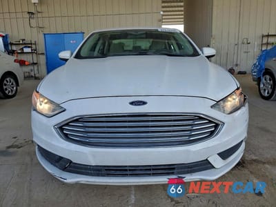Piąte zdjęcie samochodu w środku: 2018 FORD FUSION S VIN:3FA6P0G74JR270395 - miniatura