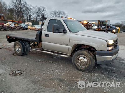 Czwarte zdjęcie samochodu z boku: 2007 CHEVROLET SILVERADO FLATBED TRUCK VIN:1GCJK34UX7E107390 - miniatura
