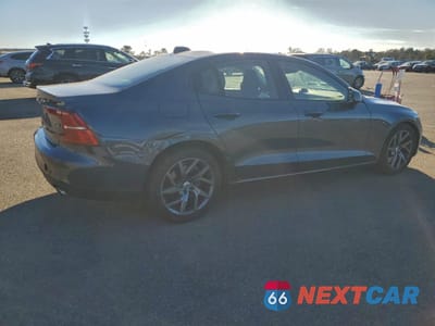 Trzecie zdjęcie samochodu z tyłu: 2019 VOLVO S60 T6 MOMENTUM VIN:7JRA22TK2KG016400 - miniatura