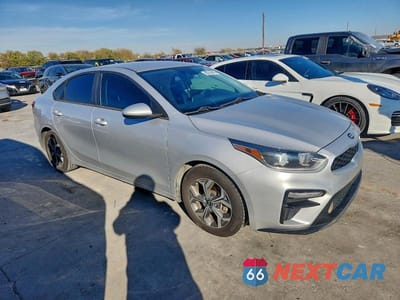 Czwarte zdjęcie samochodu z boku: 2020 KIA FORTE LXS VIN:3KPF24AD0LE201910 - miniatura