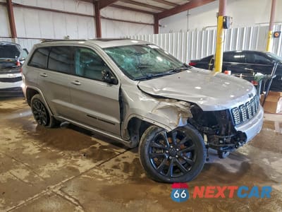 Czwarte zdjęcie samochodu z boku: 2020 JEEP GRAND CHEROKEE LAREDO VIN:1C4RJFAGXLC420967 - miniatura