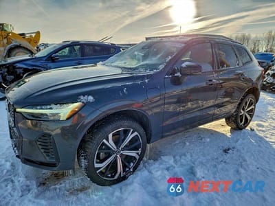 2022 VOLVO XC60 T8 RECHARGE R-DESIGN YV4BR0DM2N1953805 - główne zdjęcie licytacji z USA - miniatura