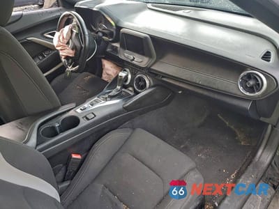 Zdjęcie 8 z 11 samochodu: 2020 CHEVROLET CAMARO LS VIN:1G1FB3DX2L0109182 - miniatura