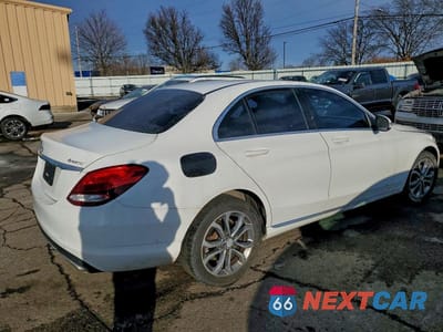 Trzecie zdjęcie samochodu z tyłu: 2015 MERCEDES-BENZ C 300 4MATIC VIN:55SWF4KBXFU032526 - miniatura