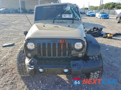 Piąte zdjęcie samochodu w środku: 2018 JEEP WRANGLER UNLIMITED SPORT VIN:1C4BJWDG2JL805174 - miniatura