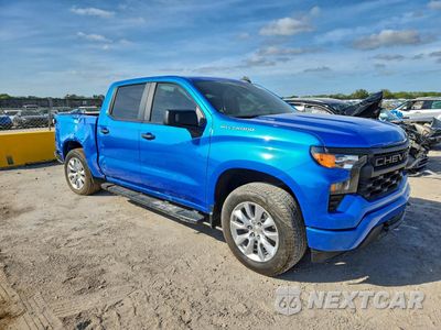 Czwarte zdjęcie samochodu z boku: 2025 CHEVROLET SILVERADO C1500 CUSTOM VIN:3GCPABEK2SG297739 - miniatura