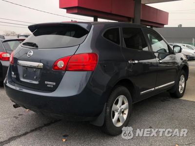 Czwarte zdjęcie samochodu z boku: 2013 NISSAN ROGUE S VIN:JN8AS5MV2DW146232 - miniatura
