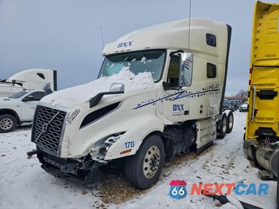 Drugie zdjęcie samochodu z przodu: 2025 VOLVO VNL SEMI TRUCK VIN:4V4NC9EHXSN695078 - miniatura