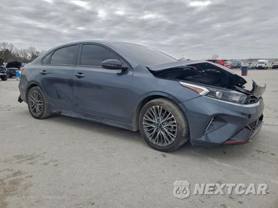 Czwarte zdjęcie samochodu z boku: 2024 KIA FORTE GT LINE VIN:3KPF54AD2RE772041 - miniatura