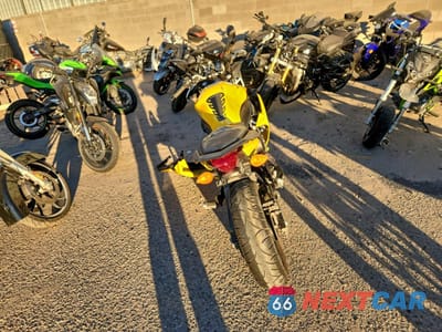 Czwarte zdjęcie samochodu z boku: 2009 YAMAHA FZ6 R VIN:JYARJ18E99A001306 - miniatura
