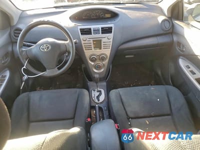 Zdjęcie 8 z 12 samochodu: 2011 TOYOTA YARIS VIN:JTDBT4K39B1405429 - miniatura