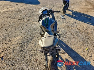 Zdjęcie 6 z 9 samochodu: 2024 KAWASAKI EX650 R VIN:ML5EXER18RDAD5653 - miniatura