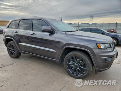 Czwarte zdjęcie samochodu z boku: 2019 JEEP GRAND CHEROKEE LAREDO VIN:1C4RJFAG3KC592868 - miniatura