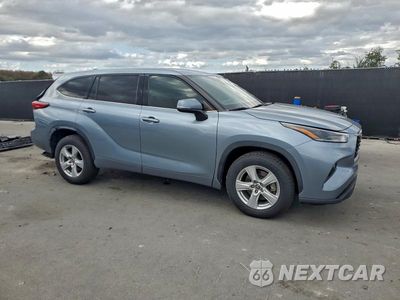 Czwarte zdjęcie samochodu z boku: 2021 TOYOTA HIGHLANDER LE VIN:5TDZZRAH9MS074512 - miniatura
