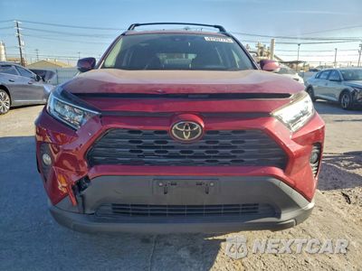 Piąte zdjęcie samochodu w środku: 2019 TOYOTA RAV4 XLE VIN:JTMW1RFV7KJ013677 - miniatura
