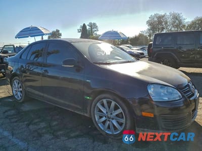 Czwarte zdjęcie samochodu z boku: 2010 VOLKSWAGEN JETTA WOLFSBURG VIN:3VWRA7AJ2AM151308 - miniatura