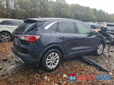 Trzecie zdjęcie samochodu z tyłu: 2021 FORD ESCAPE SE VIN:1FMCU0G64MUA61387 - miniatura
