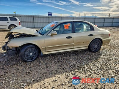 2002 HYUNDAI SONATA BASE KMHWF25S42A668777 - główne zdjęcie licytacji z USA - miniatura