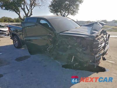 Czwarte zdjęcie samochodu z boku: 2024 GMC SIERRA K1500 AT4 VIN:1GTUUEELXRZ176701 - miniatura