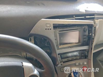 Zdjęcie 9 z 12 samochodu: 2015 TOYOTA PRIUS TWO VIN:JTDKN3DU0F0419676 - miniatura